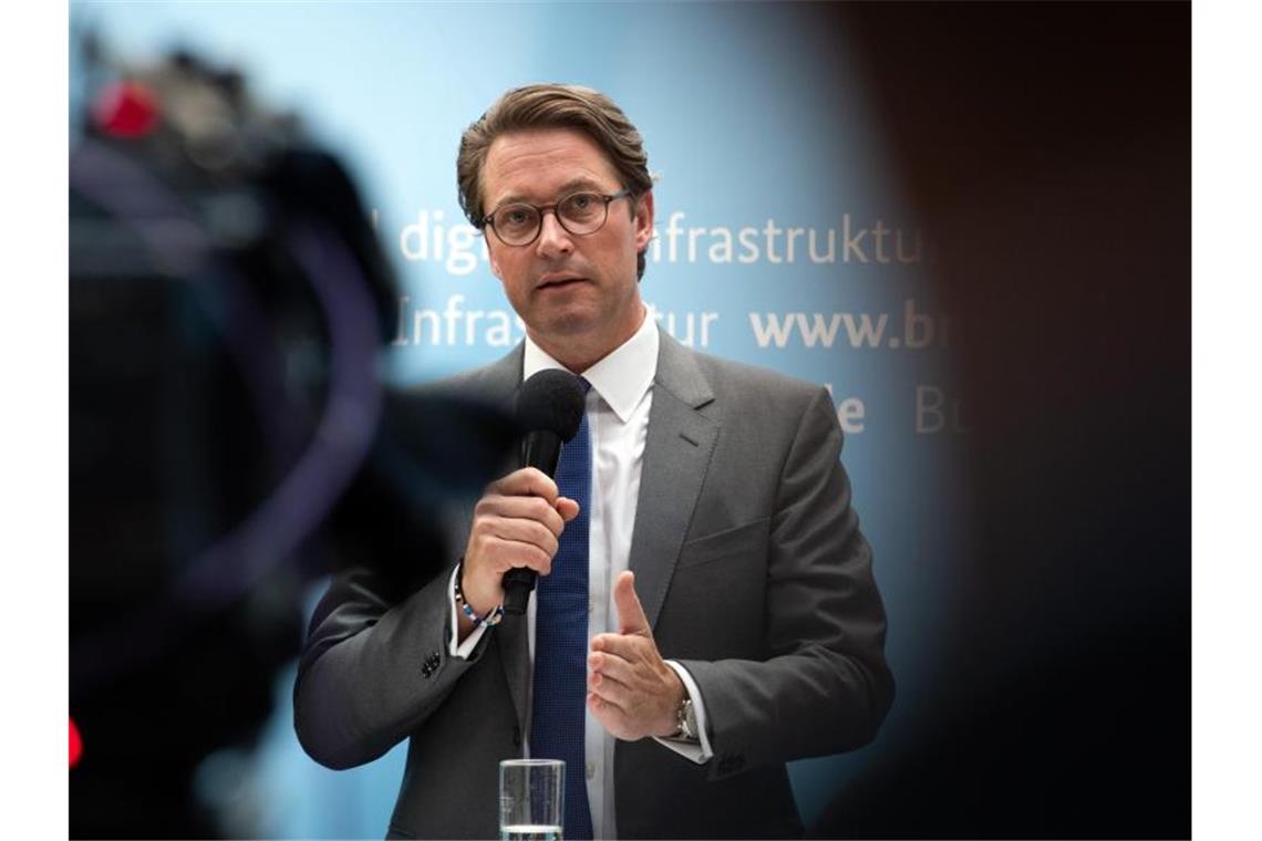 Scheuer plant „Gesamtstrategie“ für weiteren Mobilfunkausbau