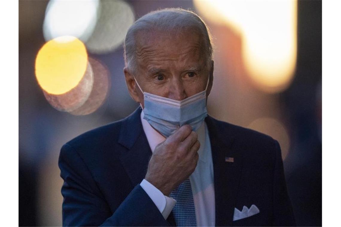 Will die Amerikaner dazu aufrufen, 100 Tage lang Masken in der Öffentlichkeit zu tragen: Der gewählte Präsident (President-elect) Joe Biden. Foto: Carolyn Kaster/AP/dpa