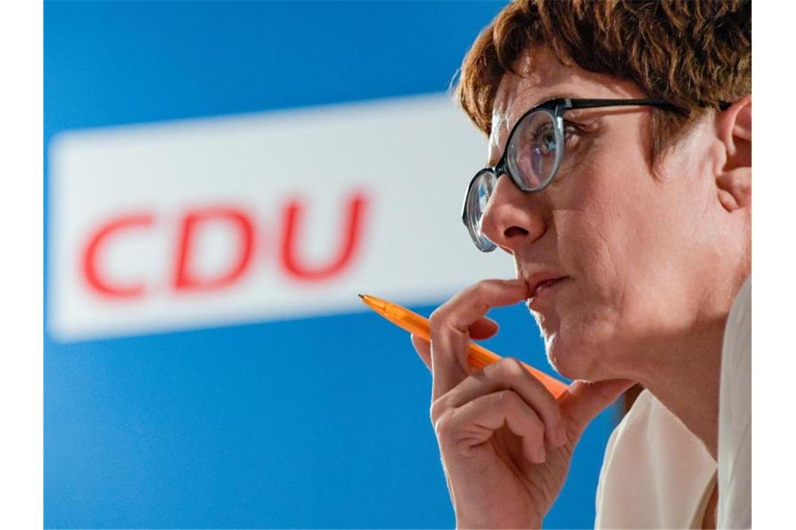 Mehrheit für ein Ende der GroKo und Neuwahl Will die Arbeit mit der SPD bis zum Ende der Legislaturperiode fortsetzen: CDU-Chefin Annegret Kramp-Karrenbauer. Foto: Axel Heimken