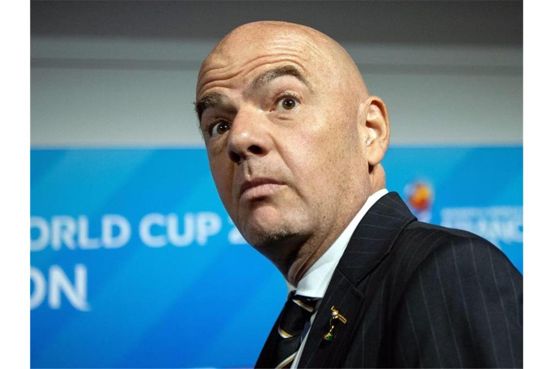 „Hitzige Diskussionen“: Neue Drohkulisse im WM-Streit Will einen geänderten WM-Rythmus durchsetzen: FIFA-Boss Gianni Infantino. Foto: Sebastian Gollnow/dpa