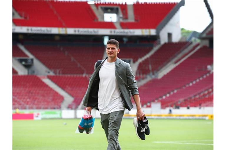 Will erstmal nicht Trainer sein: Mario Gomez. Foto: Tom Weller/dpa