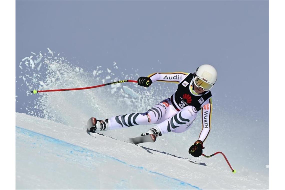 Das bringt der Wintersport am Samstag Will in Crans-Montana wieder in die Top Fünf fahren: Kira Weidle in Aktion. Foto: Jean-Christophe Bott/KEYSTONE/dpa