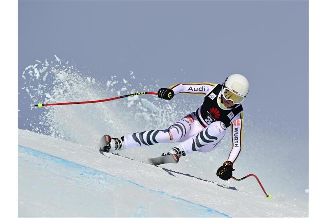 Will in Crans-Montana wieder in die Top Fünf fahren: Kira Weidle in Aktion. Foto: Jean-Christophe Bott/KEYSTONE/dpa