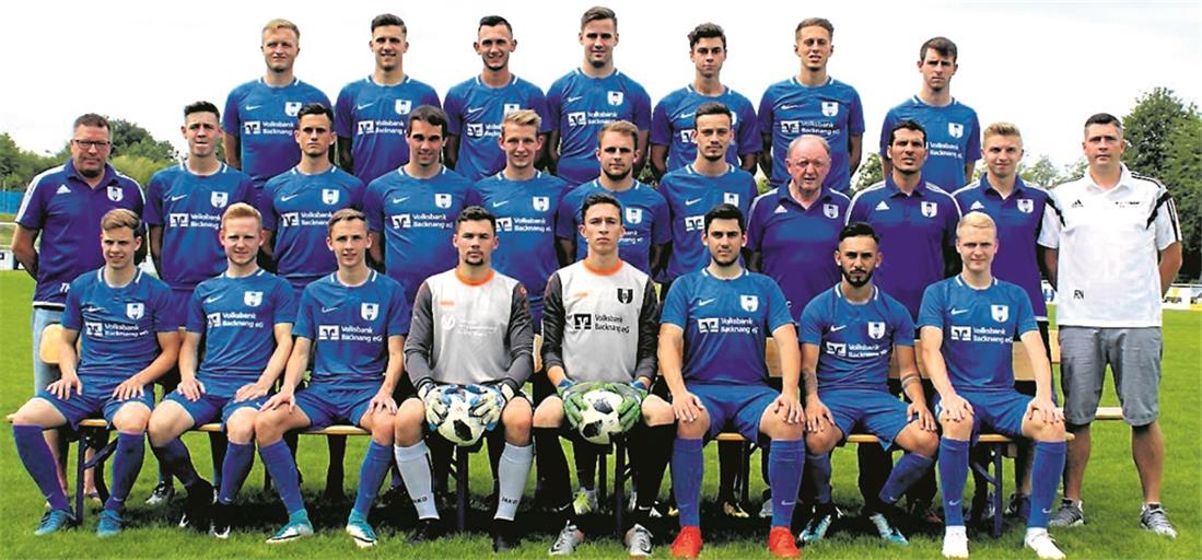 Will in die Top Fünf: Der SV Unterweissach. Hinten von links: Luca Flöther, Miguel Gundelsweiler, Luis Sadler, Erik Mulansky, Dennis Schwarz, Denis Krug, Thomas Fesl. Mitte: Betreuer Thomas Hagel, Michael Wendel, Sven Wahl, Nicolai Heyduk, Julian Wihofszki, René Sailer, Philipp Marsch, Physiotherapeut Martin Kleixner, Trainer Giuseppe Iorfida, Co-Trainer Maximilian Höfer, Sportvorstand Ralf Noack. Vorne: Manuel Kienzle, Simon Lindemann, Joscha Lang, Andrei Bozdog, Lasse Langemack, Kevin Schwarz, Atilla Krasniq, Pascal Leuthold. Es fehlen: Mike Böhret, Tim Kaltenthaler, Dennis Ruoff, Kai Kosztovics.