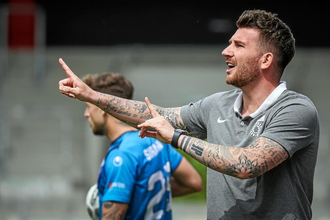 Im Titelkampf gibt’s keine Verschnaufpause Will mit Aspach in die Regionalliga: Trainer Pascal Reinhardt. Auf dem Weg nach oben macht die SG nun Halt in Reutlingen. Foto: Alexander Becher