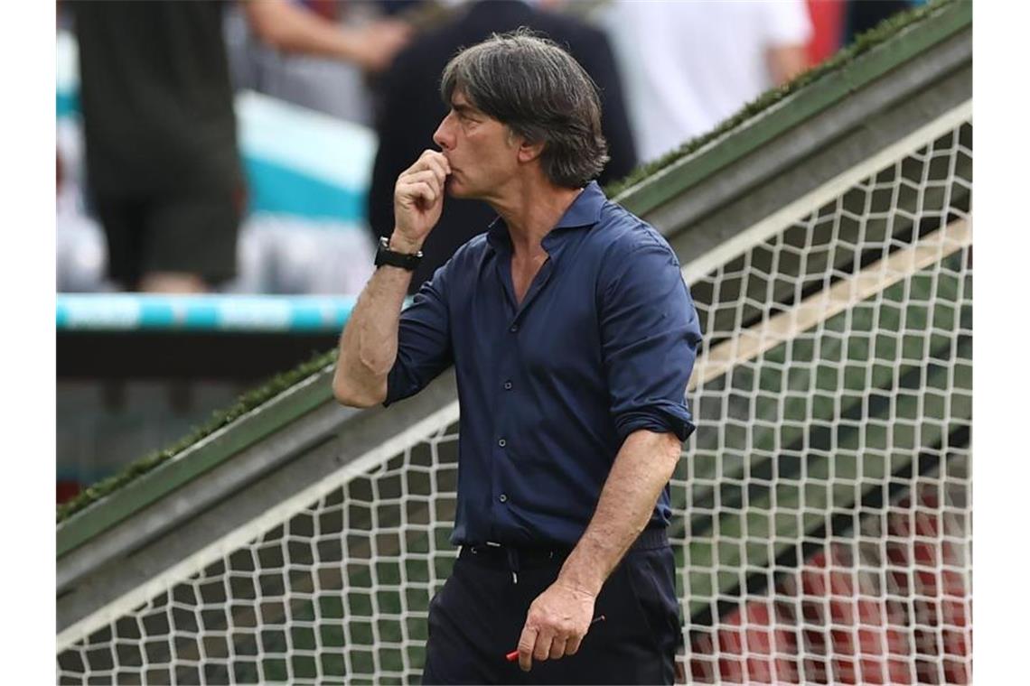 Löw: „Jetzt müssen wir gegen Ungarn nachlegen“ Will mit dem DFB nun gegen Ungarn den Achtelfinaleinzug perfekt machen: Bundestrainer Joachim Löw. Foto: Christian Charisius/dpa