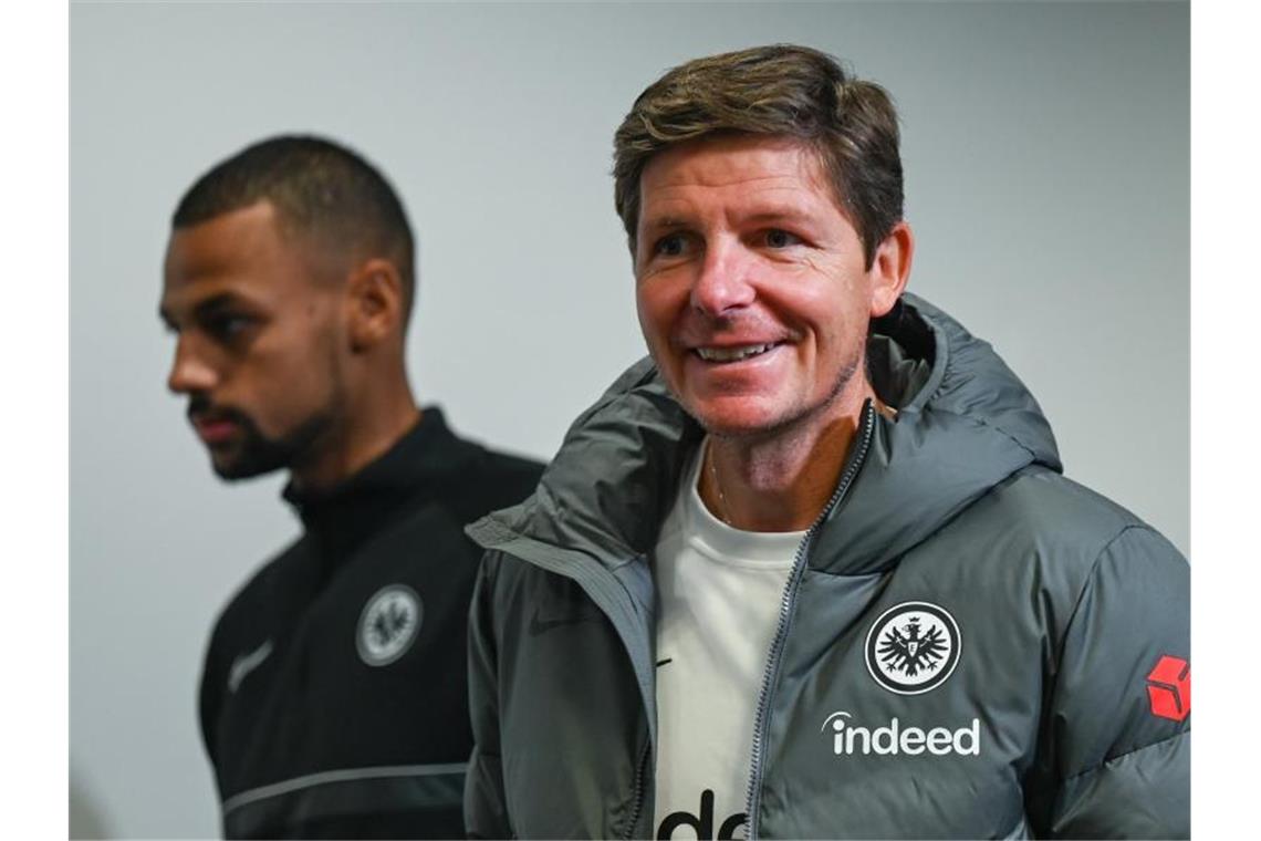 Eintracht spielt gegen Piräus gegen das Krisengerede Will mit der Eintracht gegen Olympiakos Piräus Wiedergutmachung betreiben: Trainer Oliver Glasner. Foto: Arne Dedert/dpa