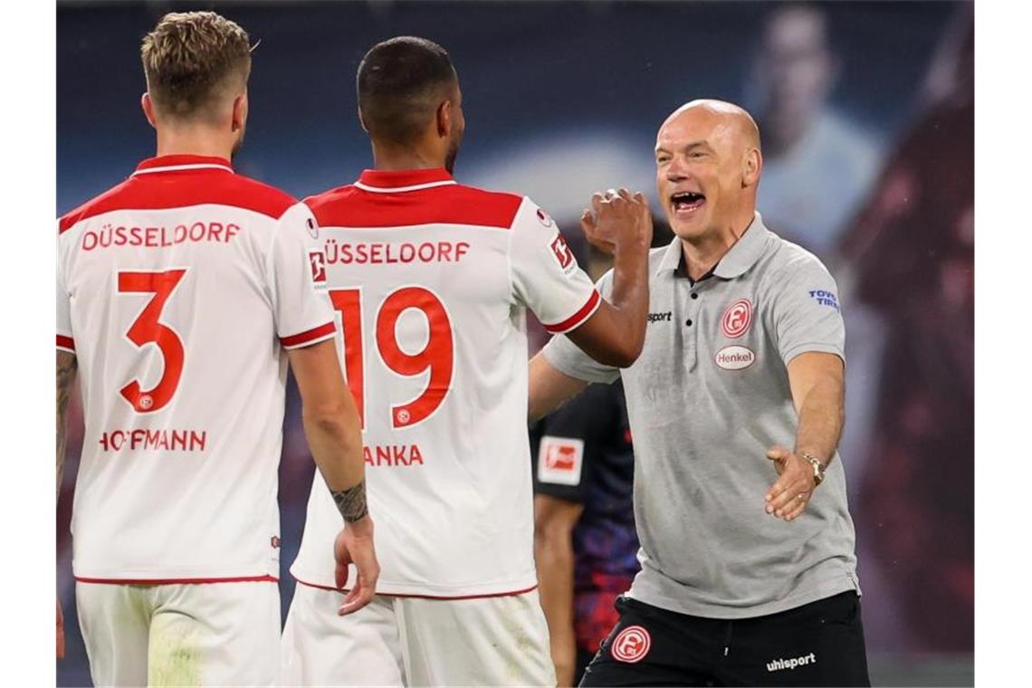 Will mit Düsseldorf den direkten Abstieg verhindern: Fortuna-Coach Uwe Rösler (r). Foto: Jan Woitas/dpa-Zentralbild/dpa