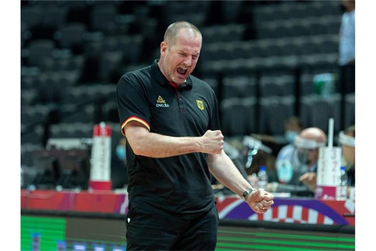Will mit einem Seig gegen Kroatien die Tokio-Träume der deutschen Basketballer am Leben erhalten: Bundestrainer Henrik Rödl. Foto: Tilo Wiedensohler/dpa
