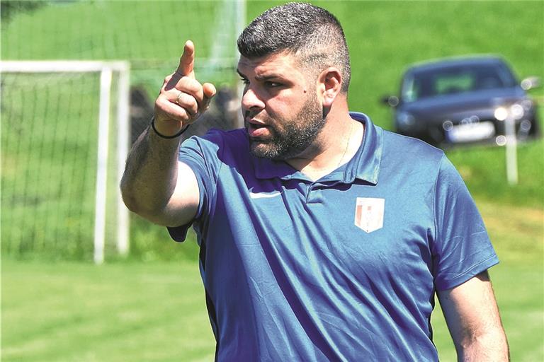 Will mit einem Sieg beim SVU in der Tabelle hochklettern: Coach Petros Kelesidis. Foto: T. Sellmaier