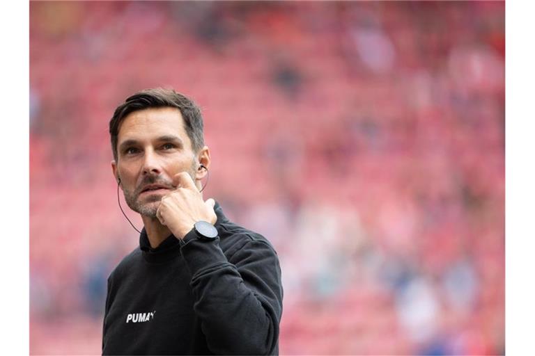 Will mit Fürth endlich den ersten Saisonsieg in der Fußball-Bundesliga: SpVgg-Coach Stefan Leitl. Foto: Sebastian Gollnow/dpa