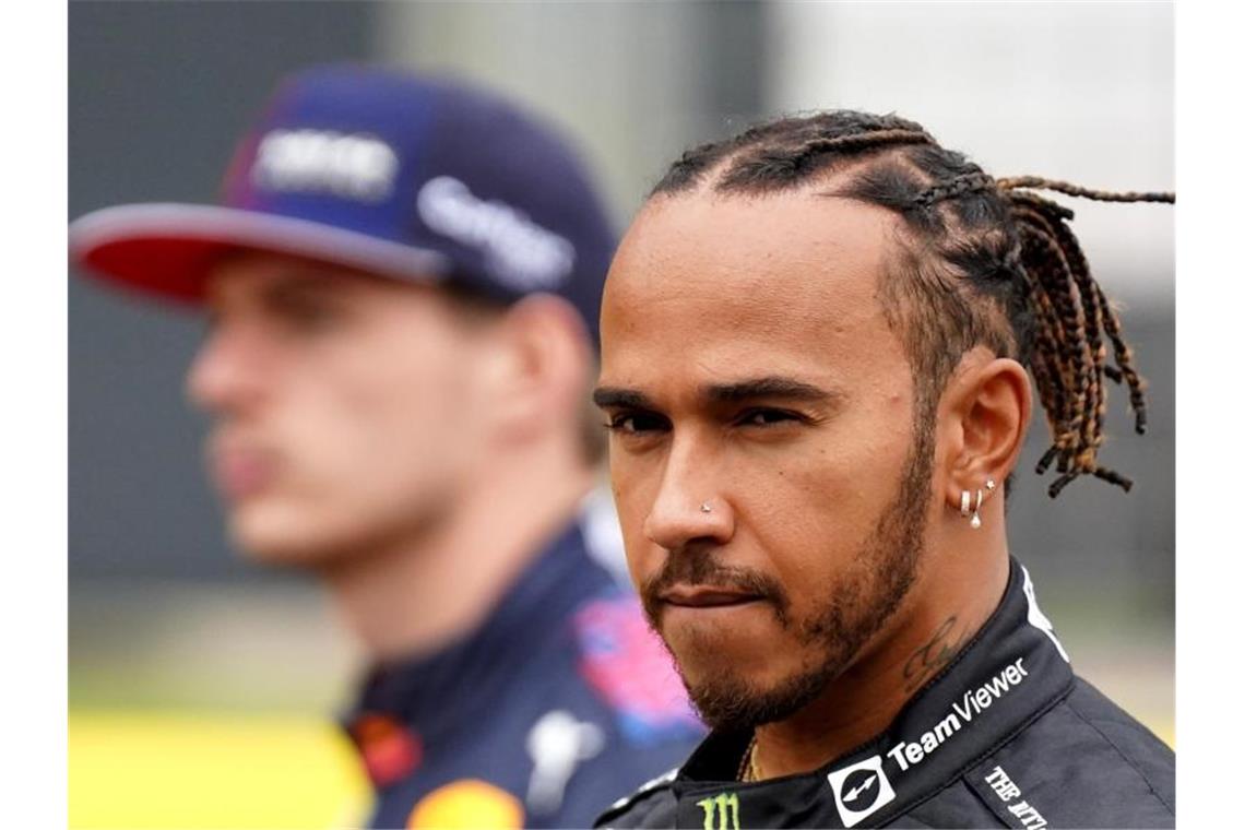 Das muss man wissen zum Großen Preis der USA Will mit seinem sechsten Sieg in Austin wieder an Max Verstappen (hinten) vorbeiziehen: Lewis Hamilton. Foto: Tim Goode/PA Wire/dpa