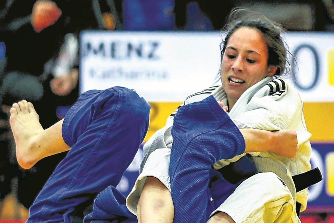 Will schon am heutigen Donnerstag beim Grand Prix in Tel Aviv kräftig zupacken und kann deshalb kein siebtes Mal in Serie den nationalen Titel holen: Katharina Menz. Foto: A. Becher