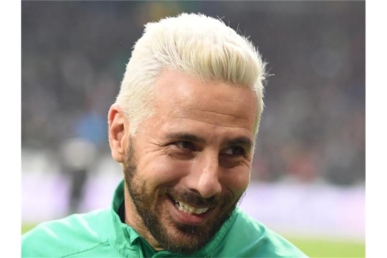 Will seine Karriere nicht mit dem Abstieg von Werder Bremen beenden: Claudio Pizarro. Foto: Carmen Jaspersen/dpa