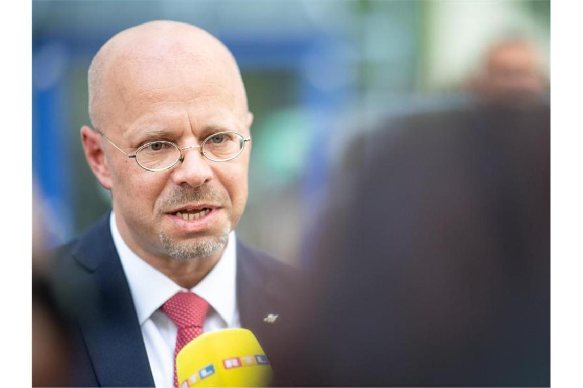 Ex-AfD-Landeschef Kalbitz geht gegen Rauswurf juristisch vor Will weiter Fraktionschef der AfD bleiben: Andreas Kalbitz. Foto: Sebastian Gollnow/dpa