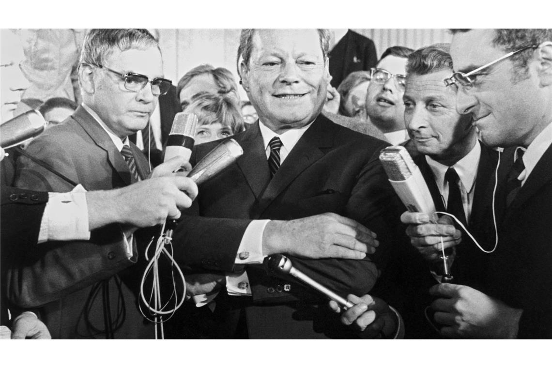 Vor 50 Jahren: Volljährigkeit mit 18 in der Bundesrepublik Willy Brandt stellte 1969 in seiner ersten Regierungserklärung die Absenkung des Volljährigkeitsalters in Aussicht. (Archivbild)