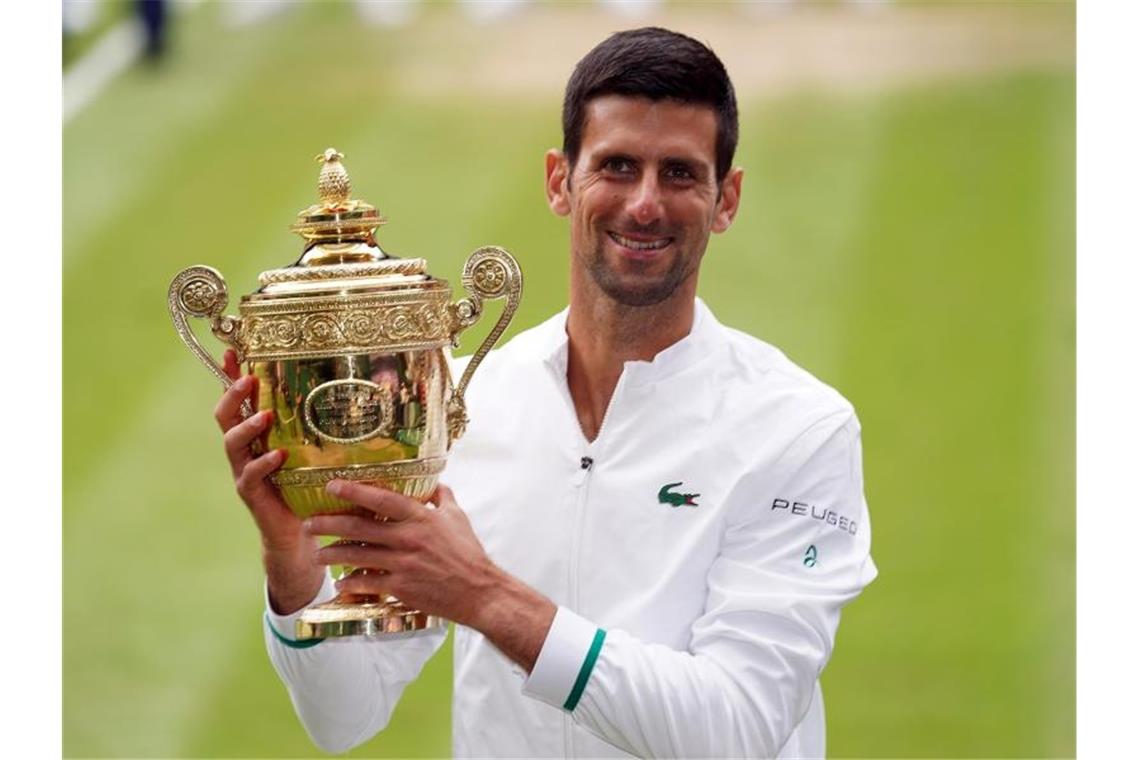 Chronologie des Sports im Jahr 2021 Wimbledon-Sieger 2021: Der Serbe Novak Djokovic. Foto: Adam Davy/PA Wire/dpa