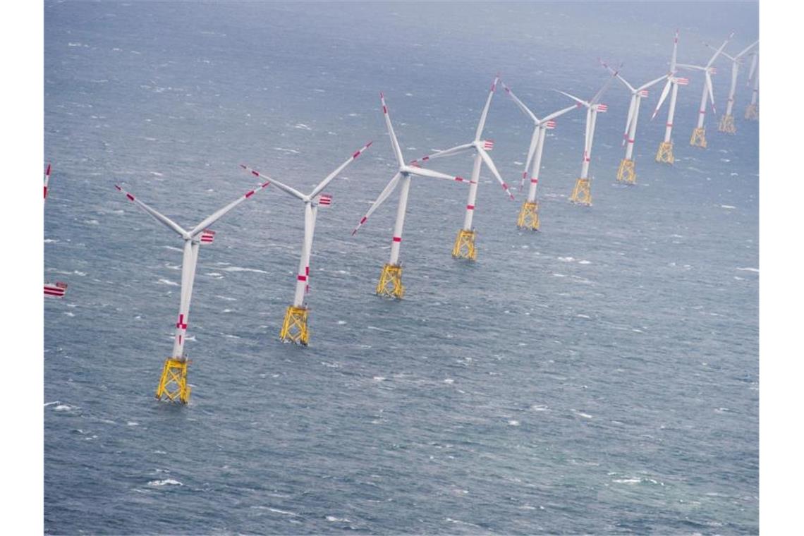 Windkraftanlagen im Offshore Windpark „Nordsee-Ost“. Foto: Daniel Reinhardt/dpa