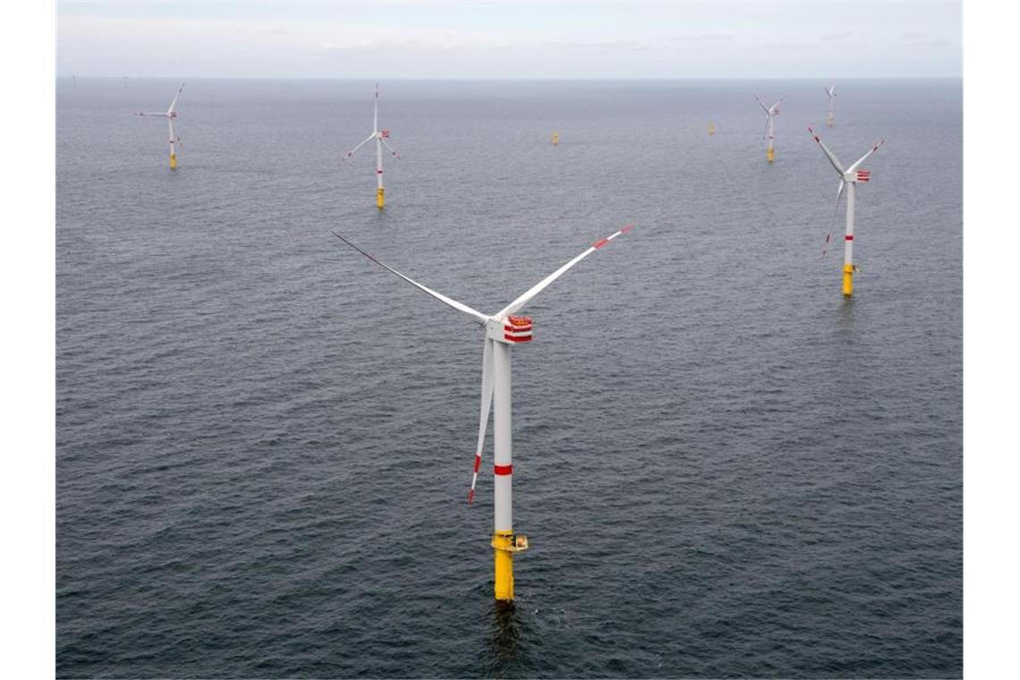 160 neue Windräder auf dem Meer - Politik bremst Wachstum Windräder des Offshore-Windparks „Nordsee 1“ vor der ostfriesischen Insel Spiekeroog. Foto: picture alliance / Ingo Wagner/dpa