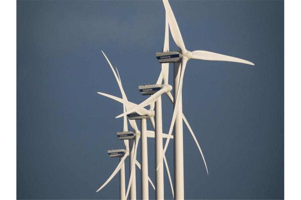 Windräder stehen in einem Windpark. Foto: Christian Charisius/dpa/Symbolbild