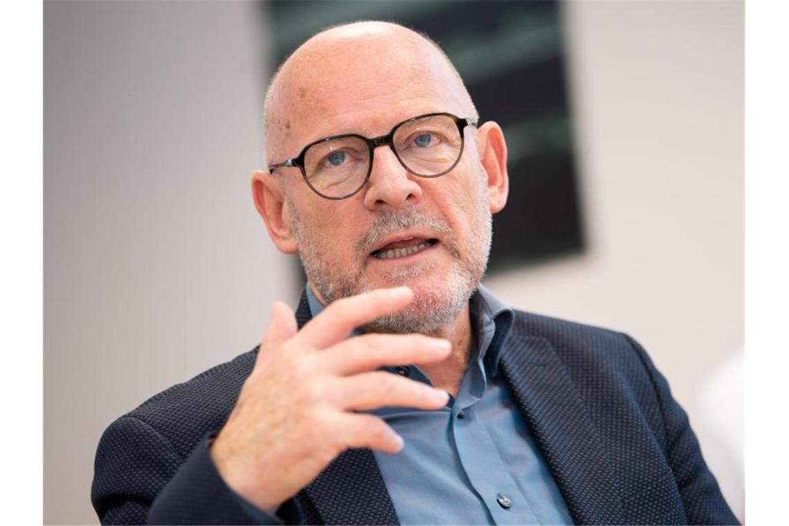 Winfried Hermann (Bündnis 90/Die Grünen) spricht bei einer Pressekonferenz. Foto: Tom Weller/dpa/Archivbild