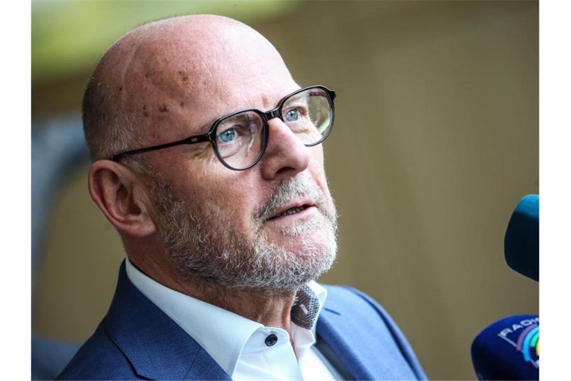 Hermann: Für E-Auto-Prämie Diese-Steuervorteile abbauen Winfried Hermann (Bündnis 90/Die Grünen), Verkehrsminister von Baden-Württemberg. Foto: Christoph Schmidt/Archivbild