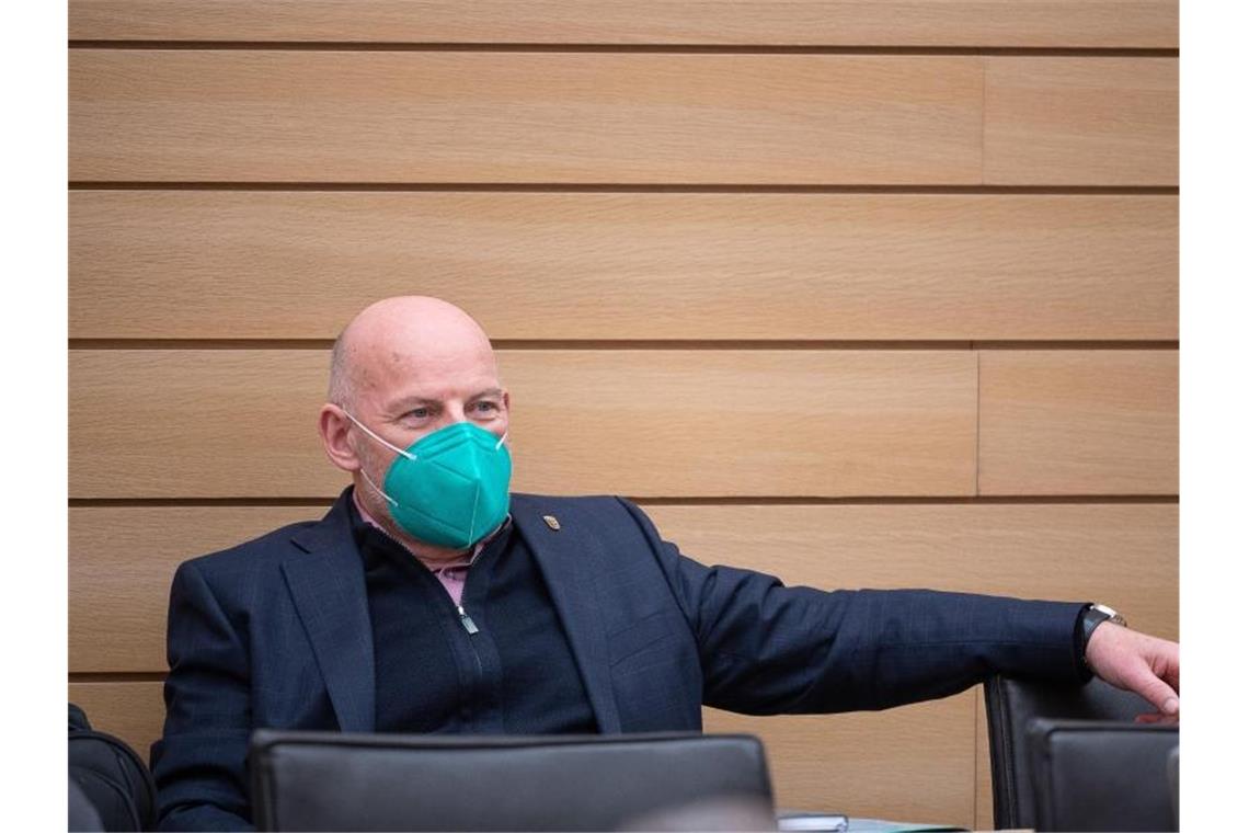 Lohnt sich der Nachtzug nach Spanien? Studie prüft es Winfried Hermann (Grüne), Verkehrsminister von Baden-Württemberg. Foto: Sebastian Gollnow/dpa/Archivbild