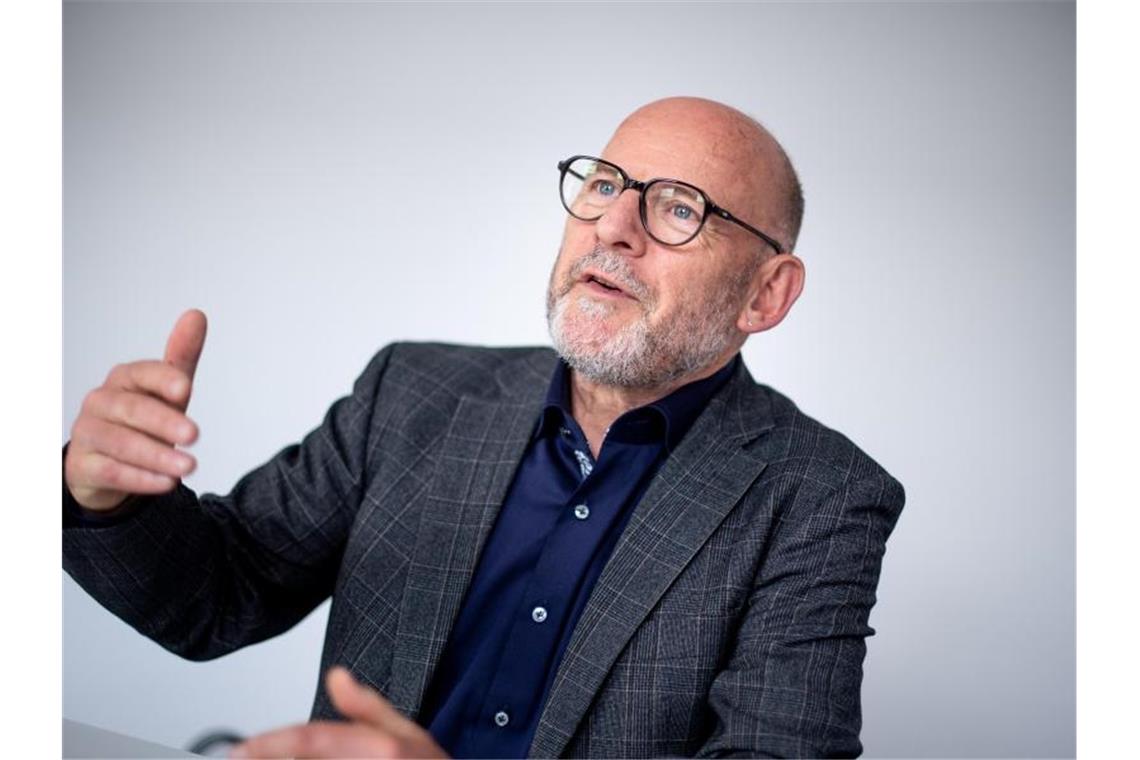 Verkehrsminister Hermann wirbt für Steuer auf Flugbenzin