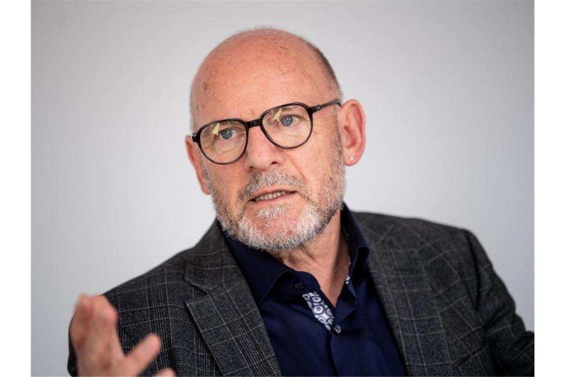 Hermann für Quote für synthetische Kraftstoffe Winfried Hermann, Verkehrsminister von Baden-Württemberg, spricht während eines Interviews. Foto: Fabian Sommer/dpa/Archivbild