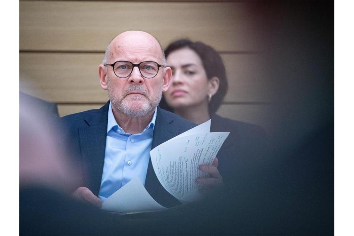 Winfried Hermann, Verkehrsminister von Baden-Württemberg, sitzt im Landtag. Foto: Sebastian Gollnow/dpa/Archivbild