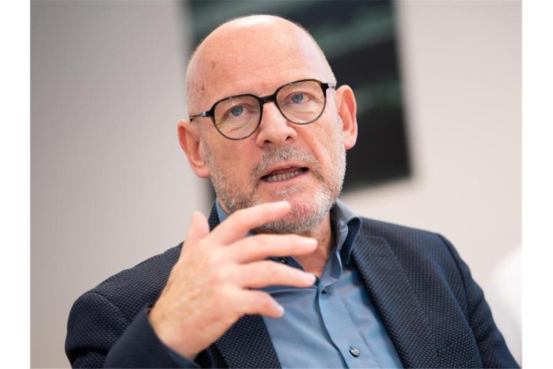 Winfried Hermann, Verkehrsminister von Baden-Württemberg, spricht bei einer Pressekonferenz. Foto: Tom Weller/dpa/Archivbild