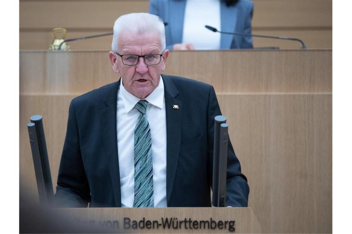 Winfried Kretschmann (Bündnis 90/Die Grünen), Ministerpräsident von Baden-Württemberg, spricht. Foto: Sebastian Gollnow/dpa/Archivbild