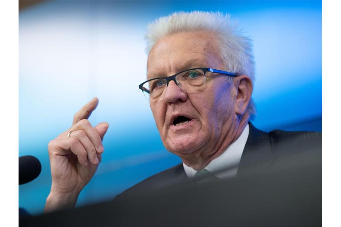 Winfried Kretschmann (Bündnis 90/Die Grünen), Ministerpräsident von Baden-Württemberg, bei einer Pressekonferenz. Foto: Marijan Murat/Archiv