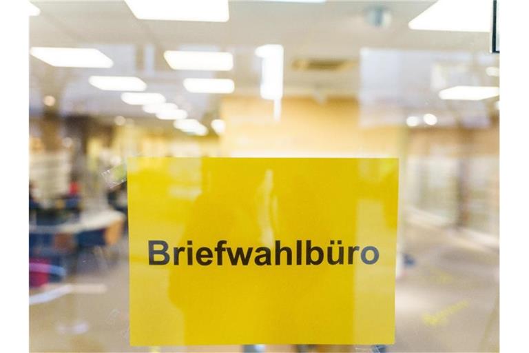 Winfried Kretschmann (Bündnis 90/Die Grünen), Ministerpräsident von Baden-Württemberg und Spitzenkandidat der Grünen, äußert sich im Haus der Abgeordneten zum Ergebnis der Landtagswahlen in Baden-Württemberg. Foto: Marijan Murat/dpa-Pool/dpa