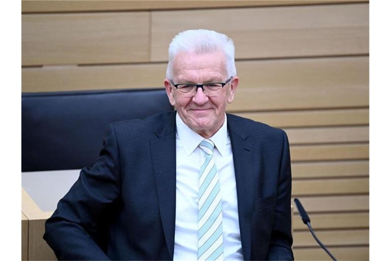 Winfried Kretschmann (Bündnis 90/Die Grünen), Ministerpräsident von Baden-Württemberg , lächelt. Foto: Uli Deck/dpa