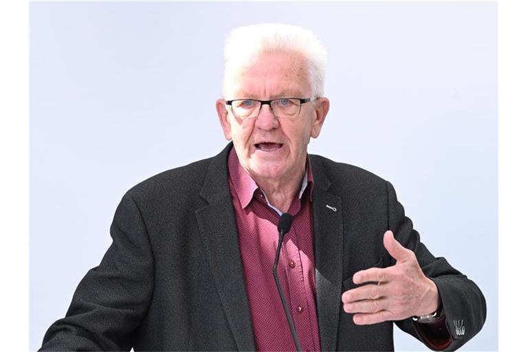 Winfried Kretschmann (Bündnis 90/Die Grünen), Ministerpräsident von Baden-Württemberg, spricht. Foto: Bernd Weißbrod/dpa