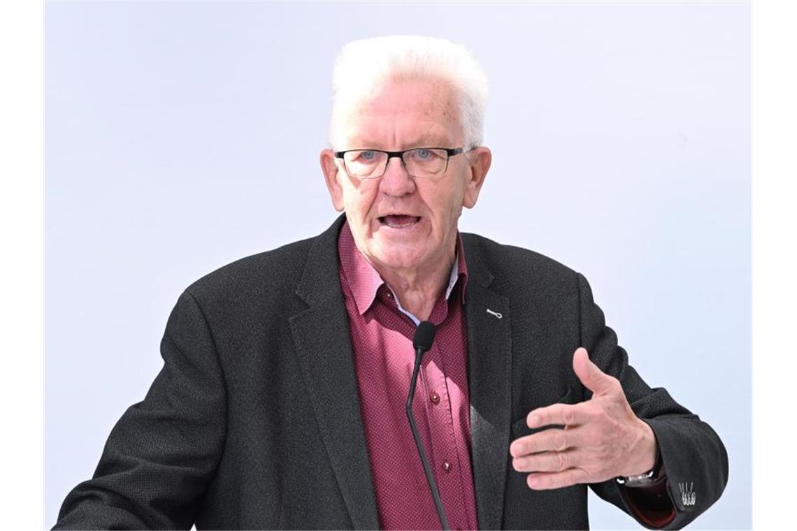 Winfried Kretschmann (Bündnis 90/Die Grünen), Ministerpräsident von Baden-Württemberg, spricht. Foto: Bernd Weißbrod/dpa/Archivbild