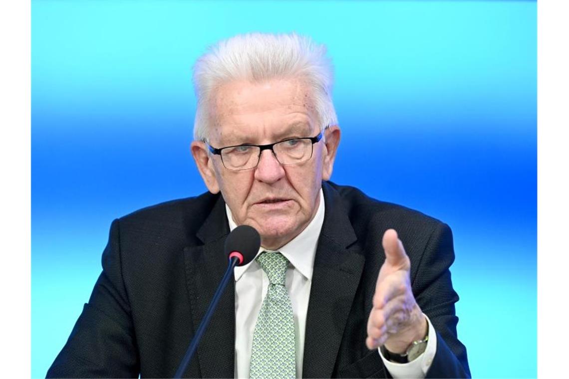 Kretschmann tippt auf Deutschland als Fußball-Europameister Winfried Kretschmann (Bündnis 90/Die Grünen), Ministerpräsident von Baden-Württemberg, spricht. Foto: Bernd Weissbrod/dpa/Archivbild