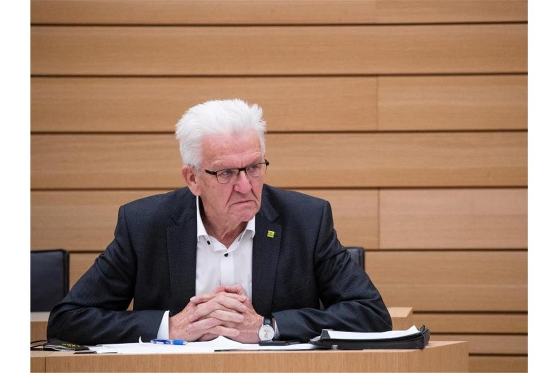 Winfried Kretschmann (Bündnis 90/Die Grünen), Ministerpräsident von Baden-Württemberg, im Landtag. Foto: Christoph Schmidt/dpa