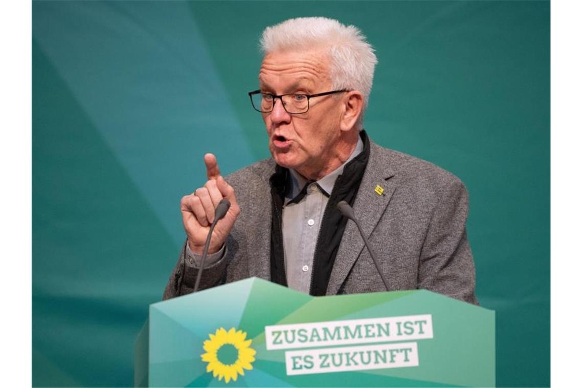Kretschmann kritisiert „SA-Methoden“ bei Protest in Sachsen Winfried Kretschmann (Bündnis 90/Die Grünen), Ministerpräsident, redet beim Landesparteitag. Foto: Marijan Murat/dpa