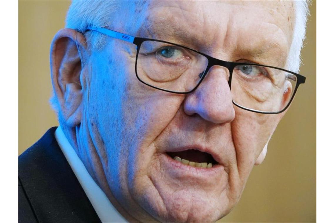 Kretschmann tritt auf Bremse: Keine Entwarnung wegen Omikron