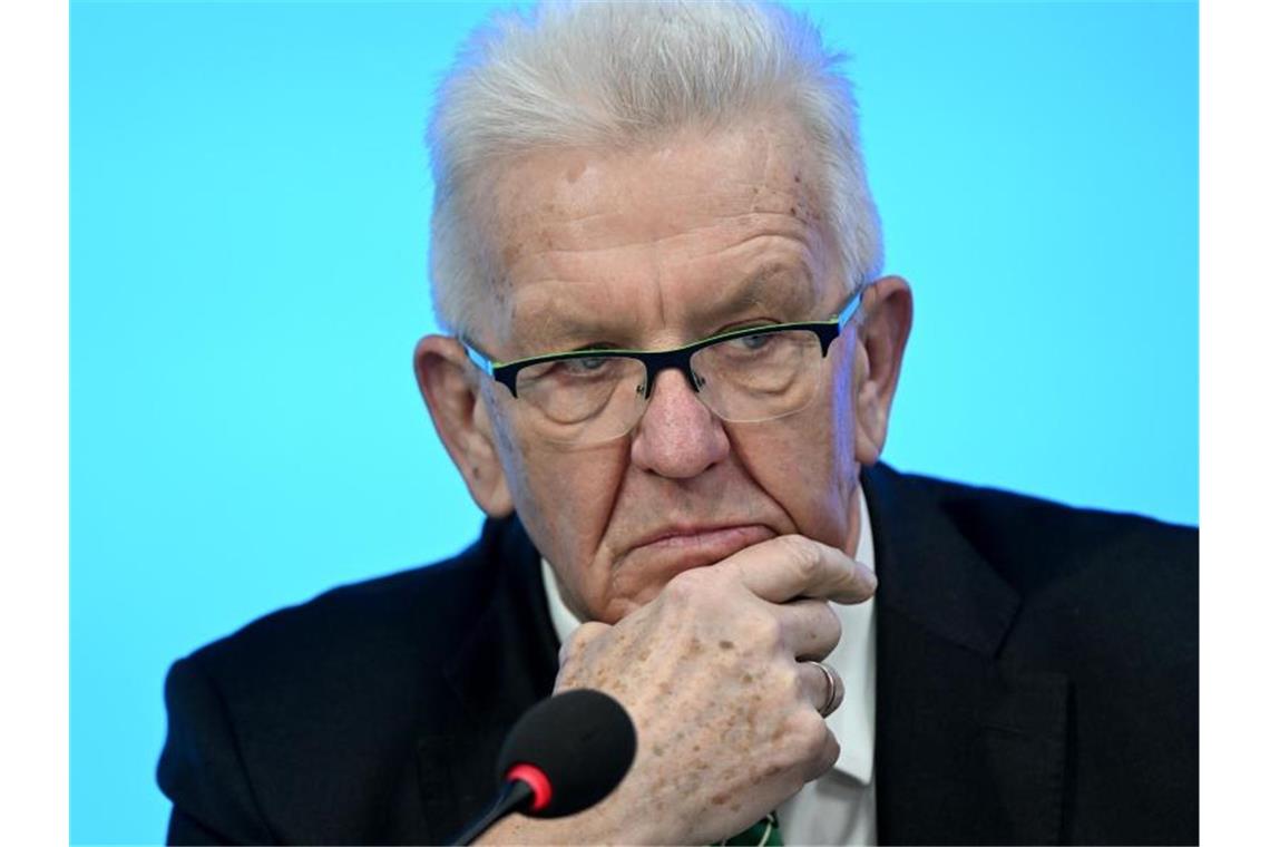 Nach Kritik: Kretschmann stellt Lockerungen in Aussicht Winfried Kretschmann (Bündnis 90/Die Grünen), Ministerpräsident von Baden-Württemberg, spricht. Foto: Bernd Weißbrod/dpa/Archivbild