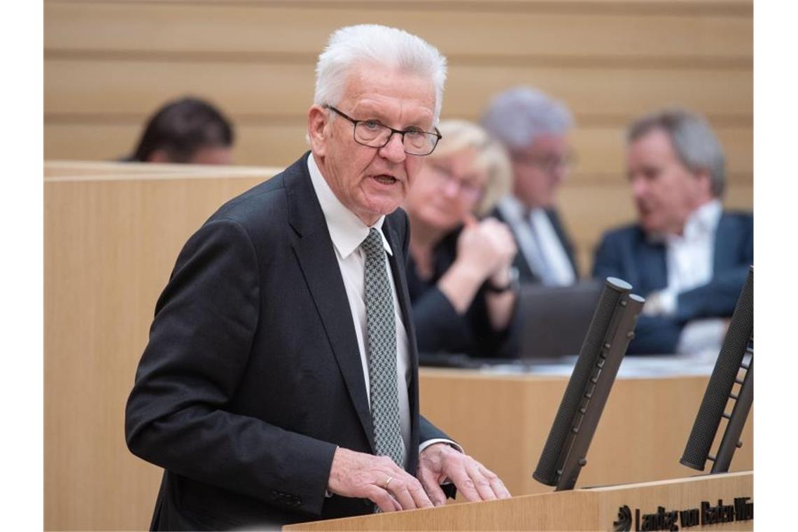 Winfried Kretschmann (Bündnis 90/Die Grünen), Ministerpräsident von Baden-Württemberg, spricht im Landtag. Foto: Marijan Murat/dpa