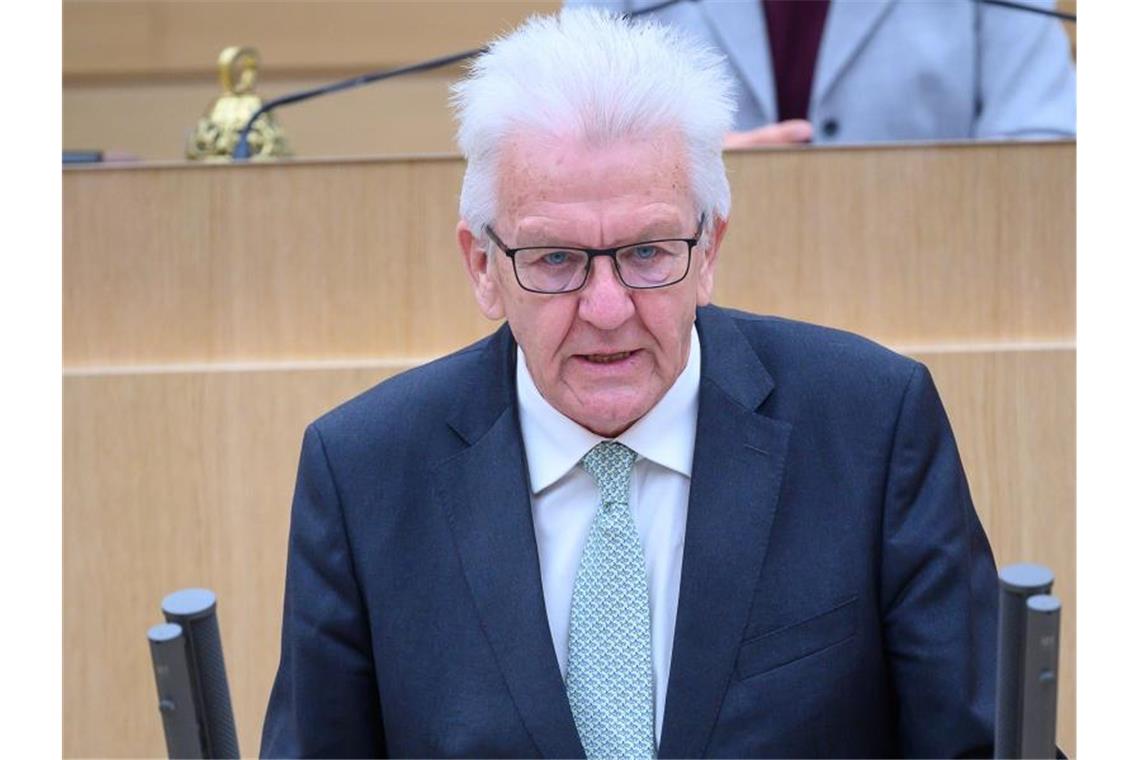 Winfried Kretschmann (Bündnis 90/Die Grünen), Ministerpräsident von Baden-Württemberg, spricht. Foto: Sebastian Gollnow/dpa/Archivbild