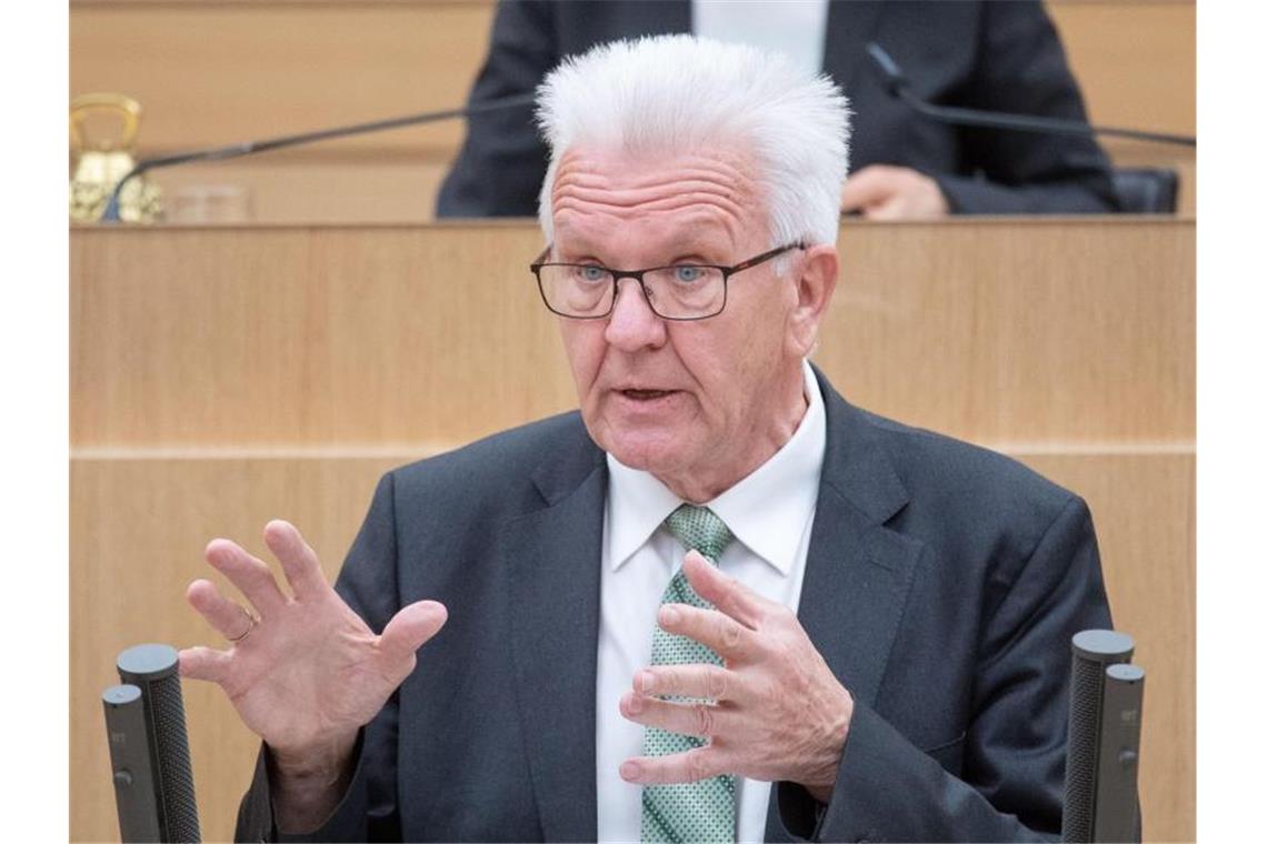 Winfried Kretschmann (Bündnis 90/Die Grünen), Ministerpräsident von Baden-Württemberg, spricht. Foto: Marijan Murat/dpa