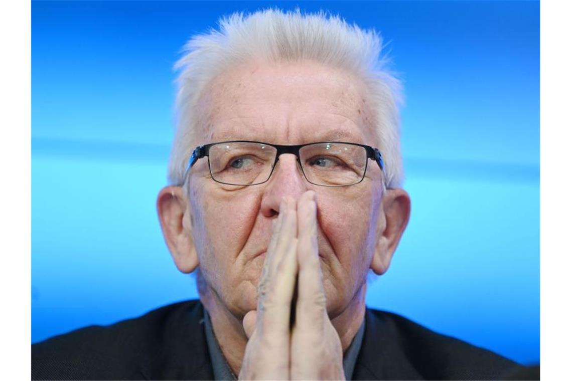 Kretschmann gerät mit Wirtschaftsleuten aneinander Winfried Kretschmann (Bündnis 90/Die Grünen) bei einer Pressekonferenz. Foto: Marijan Murat/dpa/Archivbild