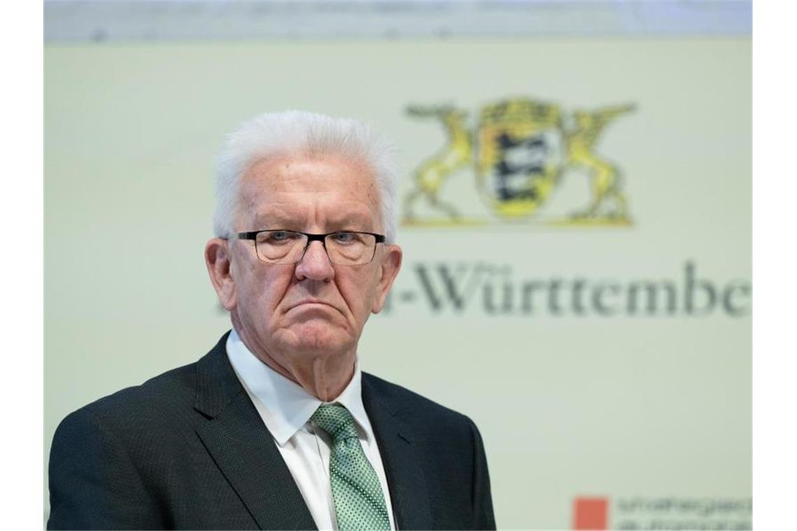 Winfried Kretschmann (Bündnis 90/Die Grünen) bei einer Pressekonferenz. Foto: Bernd Weißbrod/dpa/Archivbild