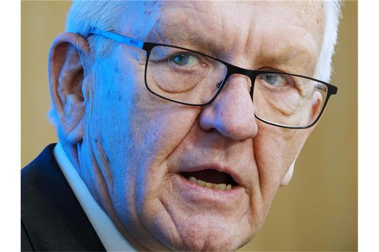 Winfried Kretschmann (Bündnis 90/Die Grünen) bei einer Pressekonferenz. Foto: Vanessa Reiber/dpa/Archivbild