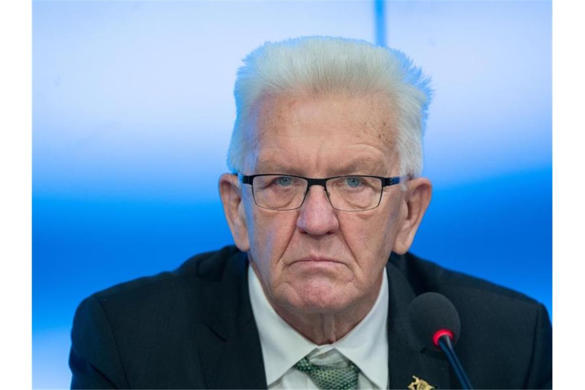 Kretschmann: Bürokratieabbau wichtiges Sondierungsthema Winfried Kretschmann (Bündnis 90/Die Grünen) ist in einer Sitzung. Foto: Bernd Weißbrod/dpa/Archivbild