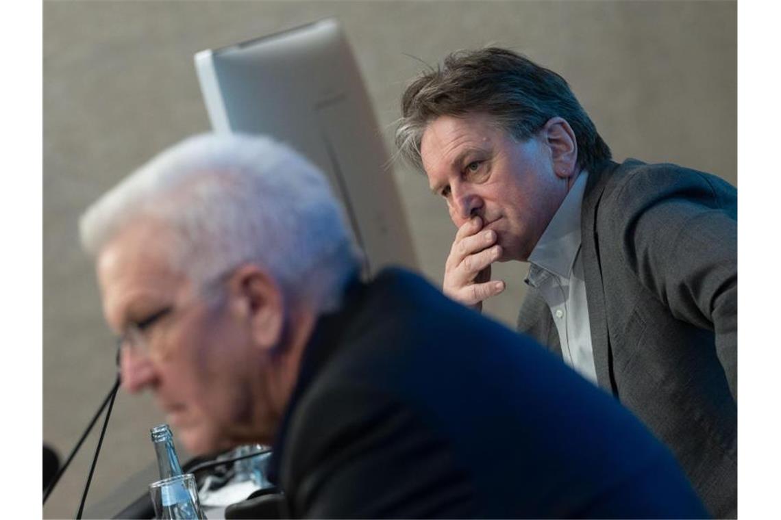 Streit ums Essen: Heim und Land stimmen Vergleich zu Winfried Kretschmann (Bündnis 90/Die Grünen, l), Ministerpräsident von Baden-Württemberg, und Manfred Lucha (Bündnis 90/Die Grünen), Sozial- und Integrationsminister von Baden-Württemberg. Foto: Marijan Murat/dpa
